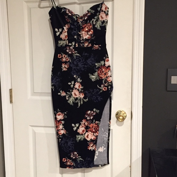 Blanc Dresses & Skirts - Floral strapless velvet dress. NWT!